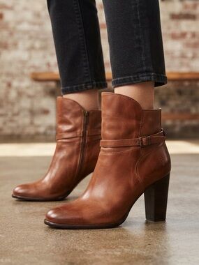 Frye Cognac Leather Zip Block Heel Ankle Booties Size 8